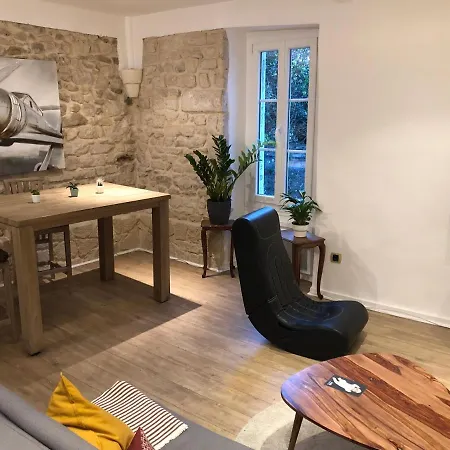 Superbe T2 50m2 Coeur Historique De Senlis Du 17eme Siecle *